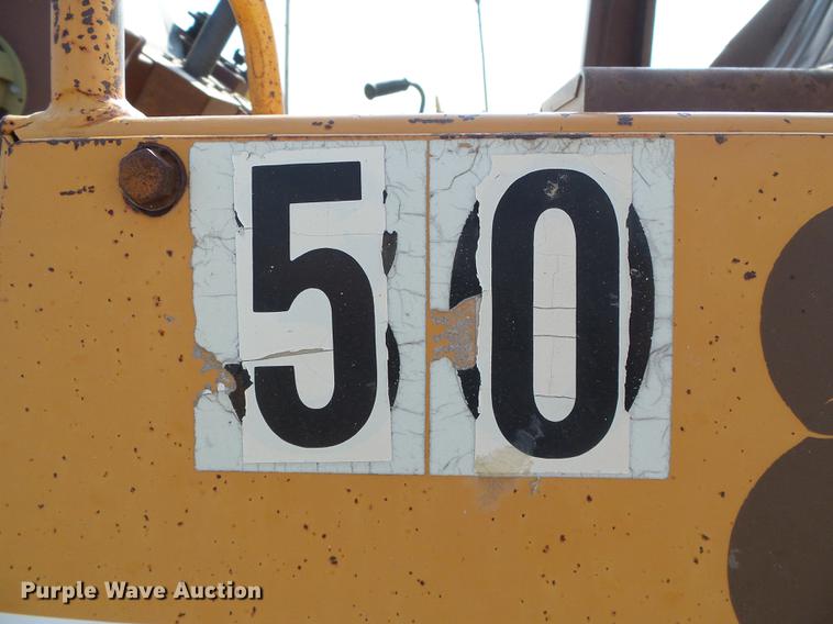 image for item DD5846 1994 Case 860 vibratory cable plow