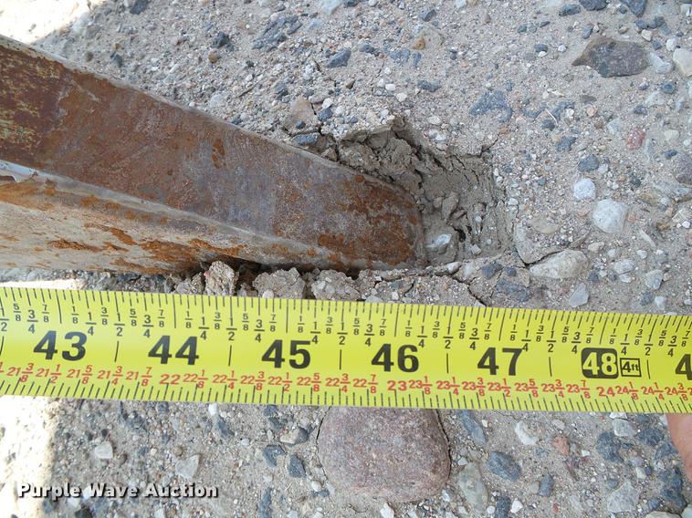 image for item DD5846 1994 Case 860 vibratory cable plow