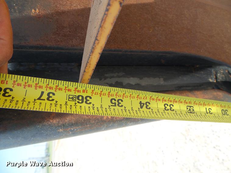 image for item DD5846 1994 Case 860 vibratory cable plow