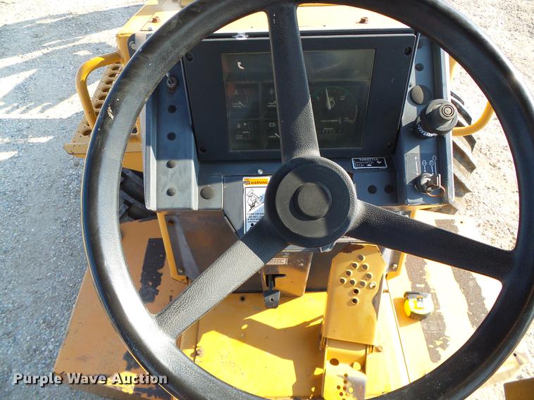 image for item DD5854 1999 Case 660 trencher