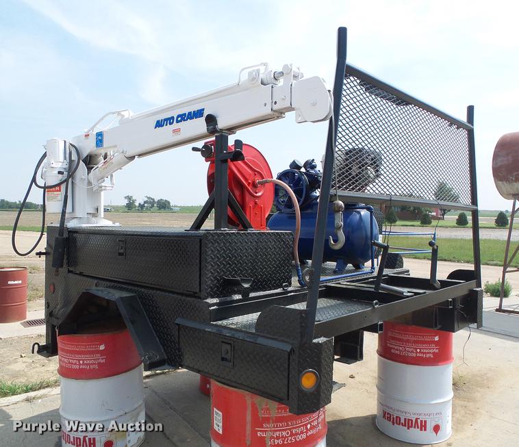 image for item DD5871 Flatbed with crane