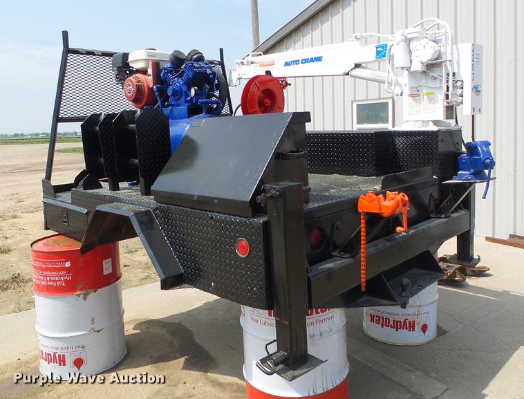 image for item DD5871 Flatbed with crane