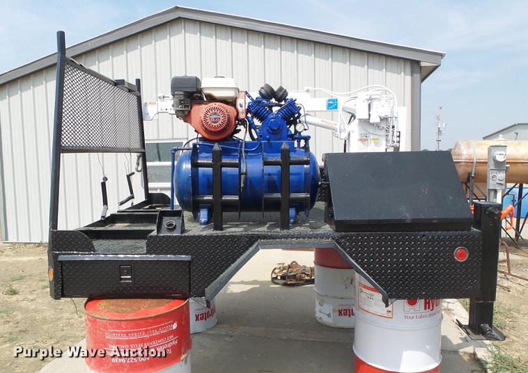 image for item DD5871 Flatbed with crane