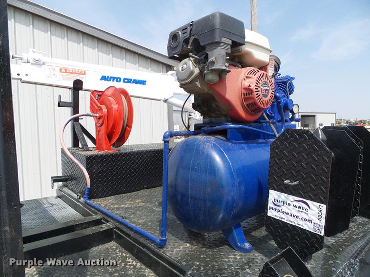 image for item DD5871 Flatbed with crane