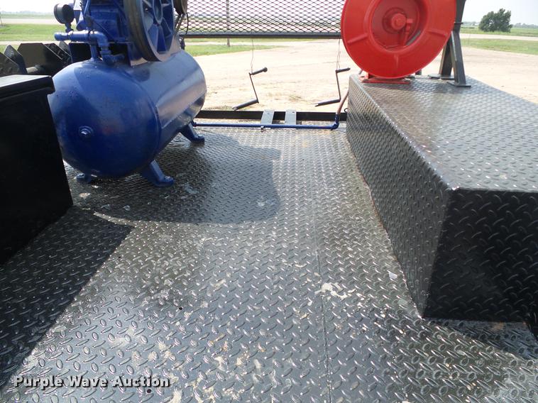 image for item DD5871 Flatbed with crane