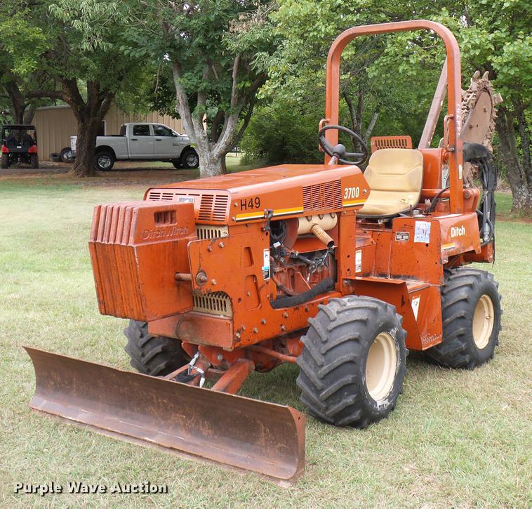 image for item DD5922 2000 Ditch Witch 3700DD trencher