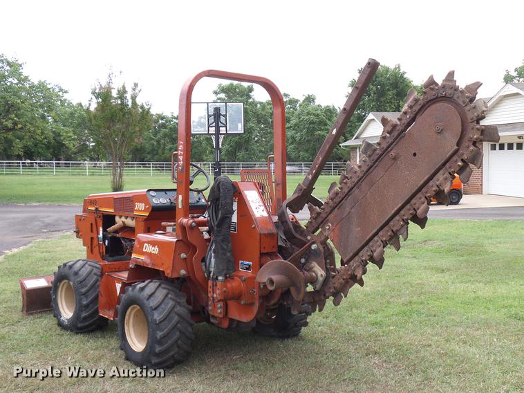image for item DD5922 2000 Ditch Witch 3700DD trencher
