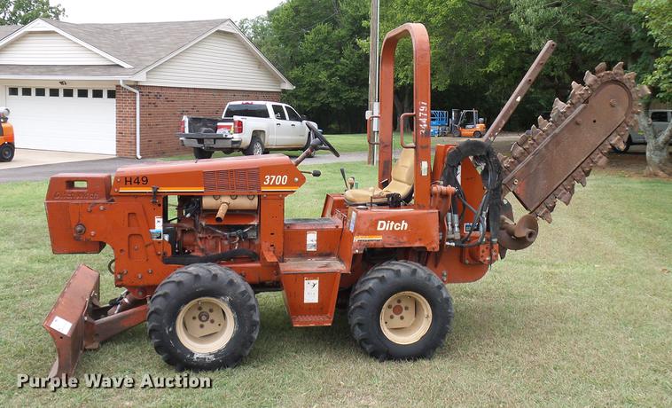 image for item DD5922 2000 Ditch Witch 3700DD trencher