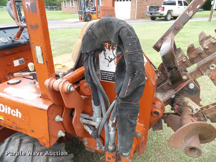 image for item DD5922 2000 Ditch Witch 3700DD trencher