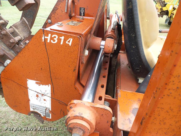 image for item DD5922 2000 Ditch Witch 3700DD trencher