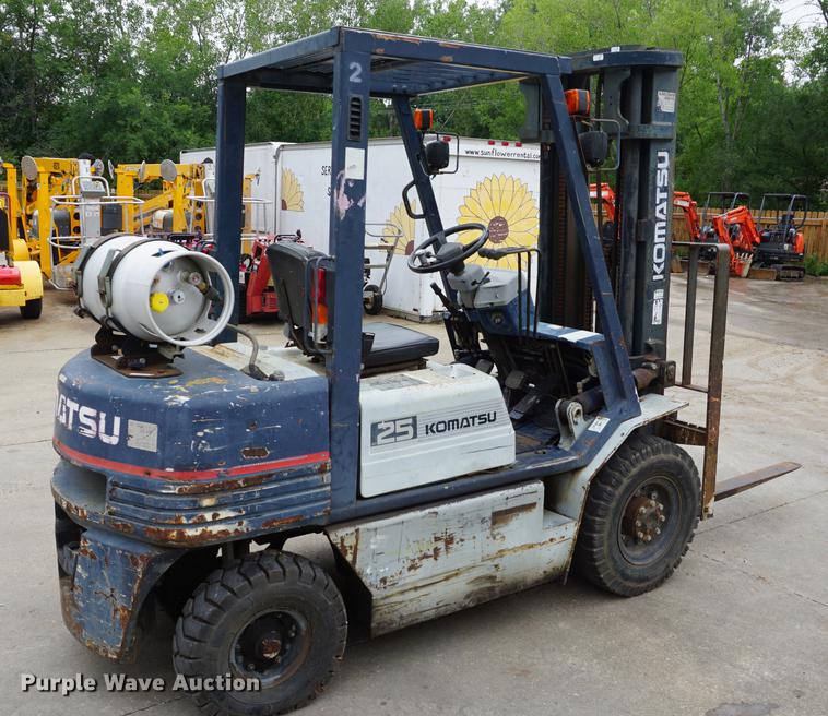 Komatsu 25 forklift in Lawrence, KS Item DD6500 sold Purple Wave