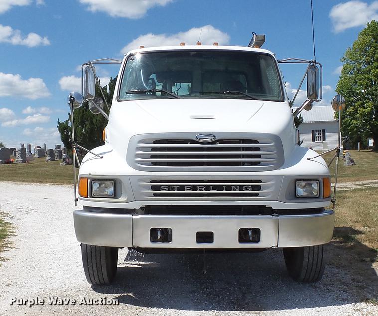 image for item DD7298 2002 Sterling Acterra service truck