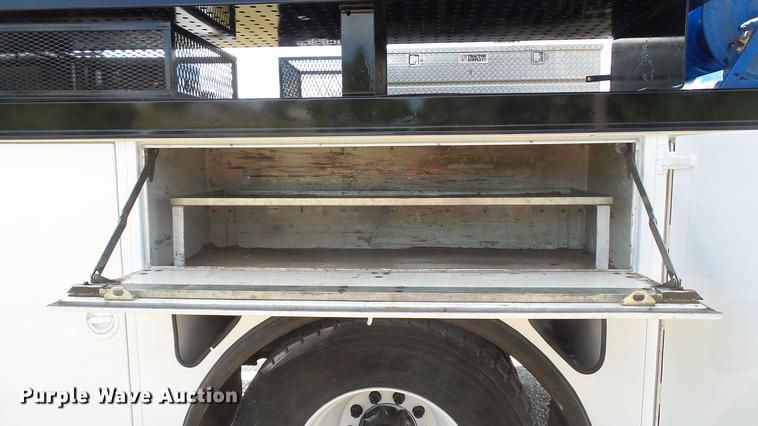 image for item DD7298 2002 Sterling Acterra service truck