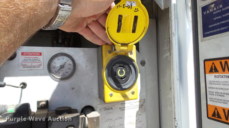 image for item DD7298 2002 Sterling Acterra service truck