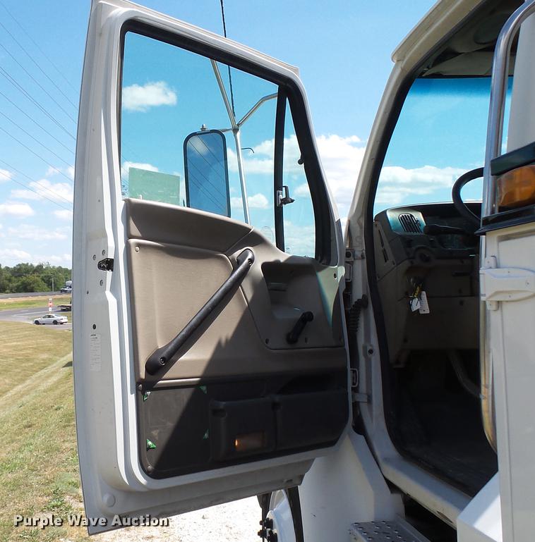 image for item DD7298 2002 Sterling Acterra service truck