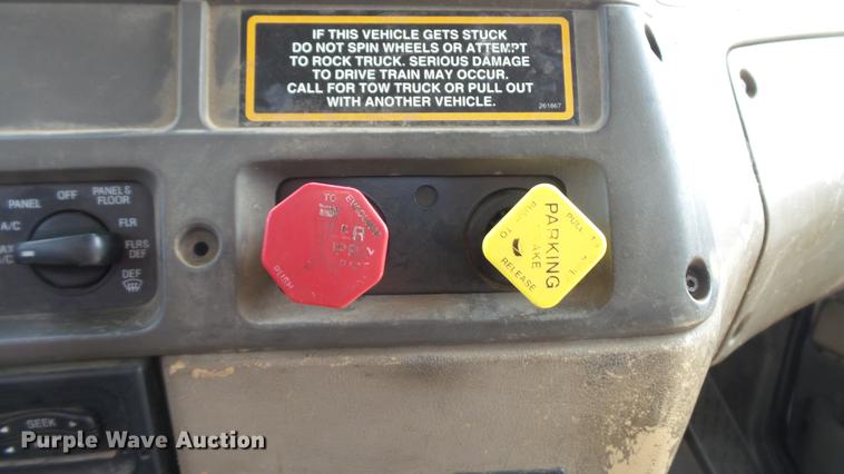 image for item DD7298 2002 Sterling Acterra service truck