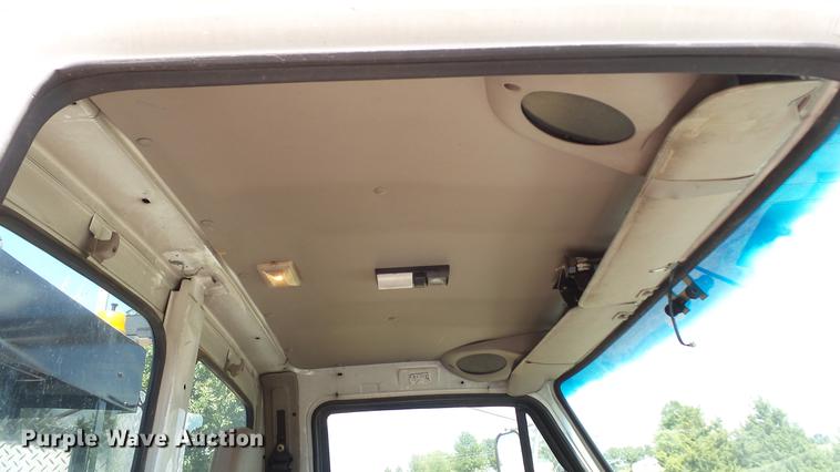 image for item DD7298 2002 Sterling Acterra service truck