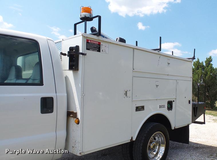 image for item DD7333 2008 Ford F550 Super Duty XL utility bed truck with crane