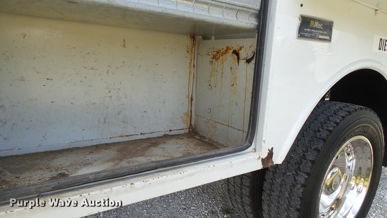 image for item DD7333 2008 Ford F550 Super Duty XL utility bed truck with crane