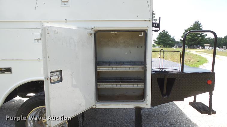 image for item DD7333 2008 Ford F550 Super Duty XL utility bed truck with crane