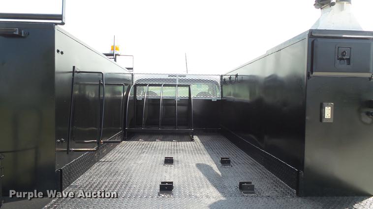 image for item DD7333 2008 Ford F550 Super Duty XL utility bed truck with crane
