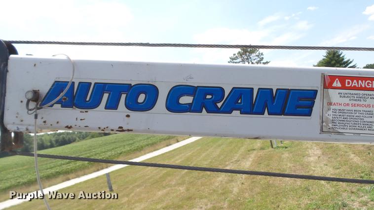 image for item DD7333 2008 Ford F550 Super Duty XL utility bed truck with crane