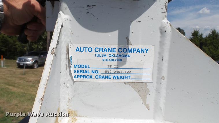 image for item DD7333 2008 Ford F550 Super Duty XL utility bed truck with crane