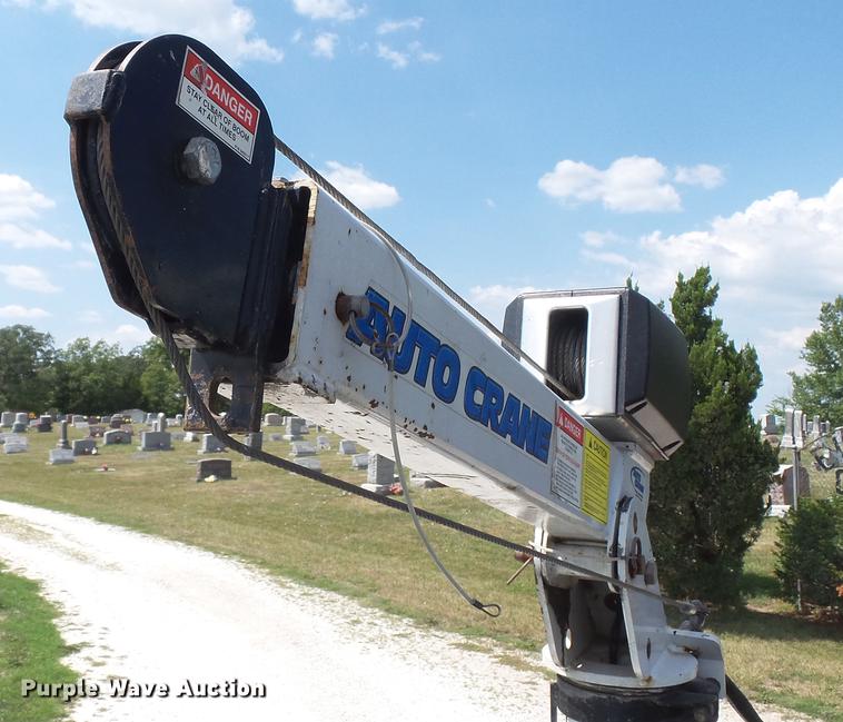 image for item DD7333 2008 Ford F550 Super Duty XL utility bed truck with crane