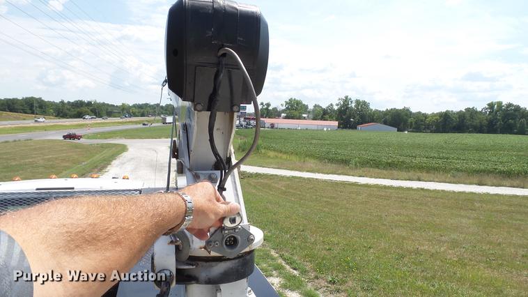 image for item DD7333 2008 Ford F550 Super Duty XL utility bed truck with crane