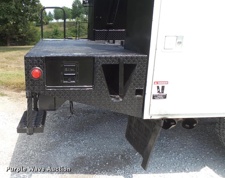 image for item DD7333 2008 Ford F550 Super Duty XL utility bed truck with crane
