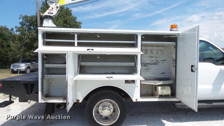image for item DD7333 2008 Ford F550 Super Duty XL utility bed truck with crane