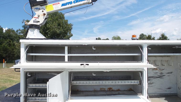 image for item DD7333 2008 Ford F550 Super Duty XL utility bed truck with crane