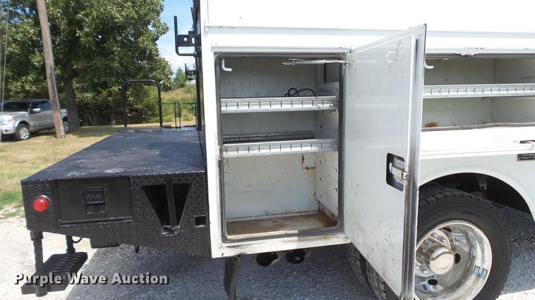 image for item DD7333 2008 Ford F550 Super Duty XL utility bed truck with crane