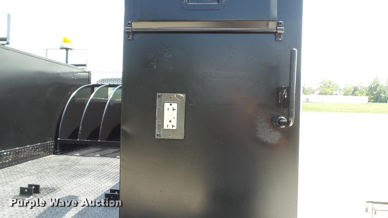 image for item DD7333 2008 Ford F550 Super Duty XL utility bed truck with crane