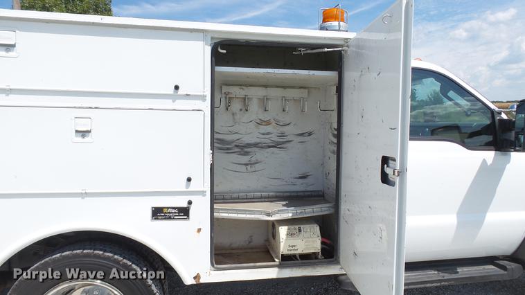 image for item DD7333 2008 Ford F550 Super Duty XL utility bed truck with crane