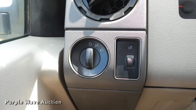 image for item DD7333 2008 Ford F550 Super Duty XL utility bed truck with crane