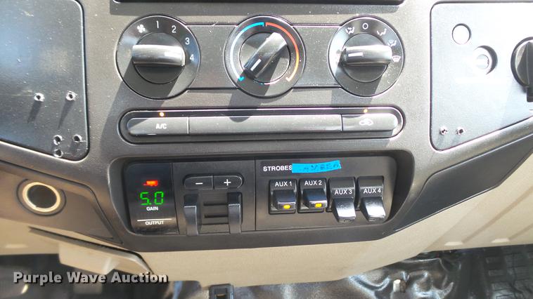 image for item DD7333 2008 Ford F550 Super Duty XL utility bed truck with crane