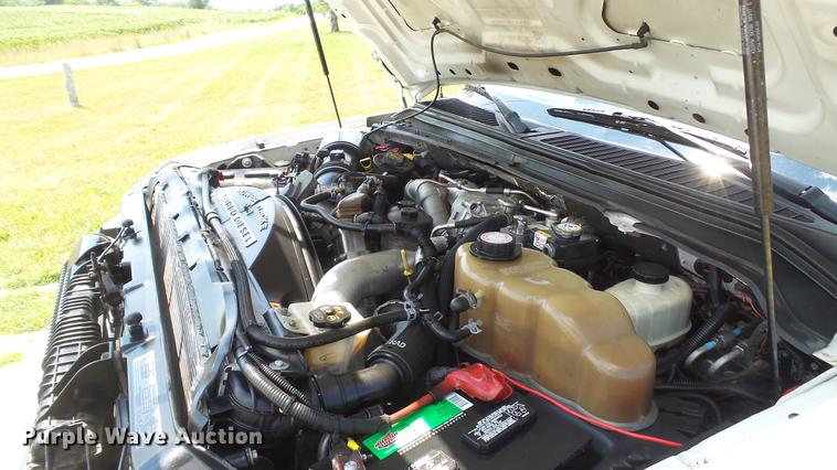 image for item DD7333 2008 Ford F550 Super Duty XL utility bed truck with crane