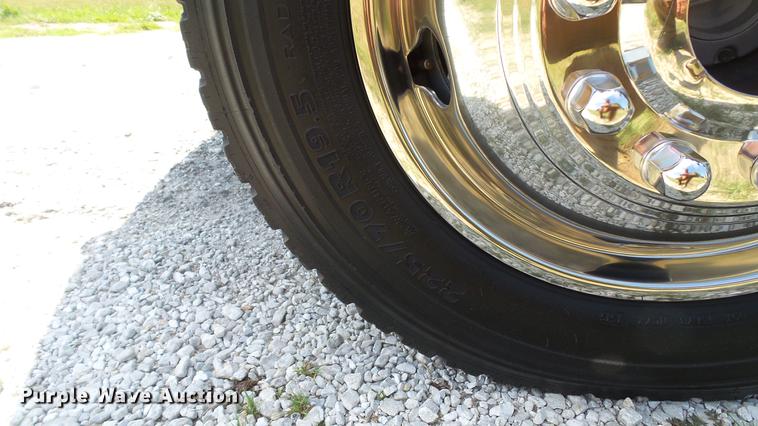 image for item DD7333 2008 Ford F550 Super Duty XL utility bed truck with crane