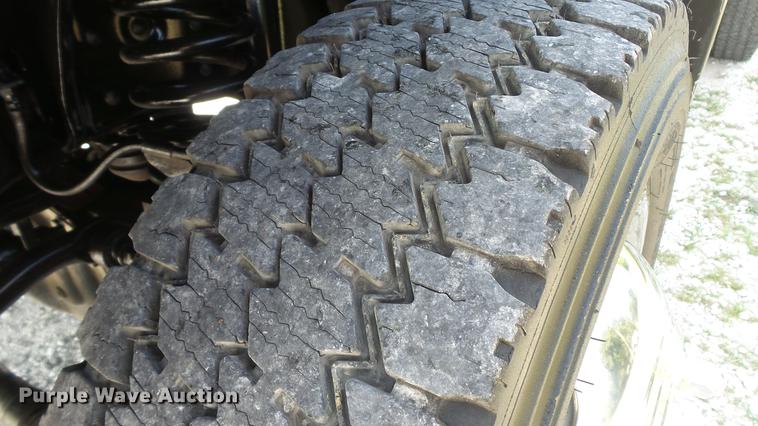 image for item DD7333 2008 Ford F550 Super Duty XL utility bed truck with crane