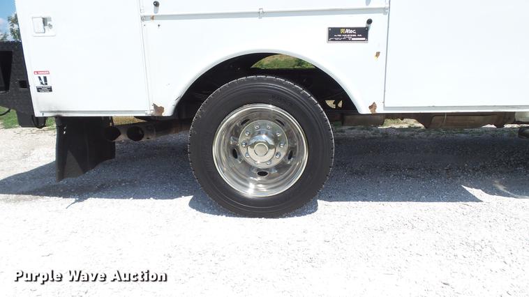 image for item DD7333 2008 Ford F550 Super Duty XL utility bed truck with crane