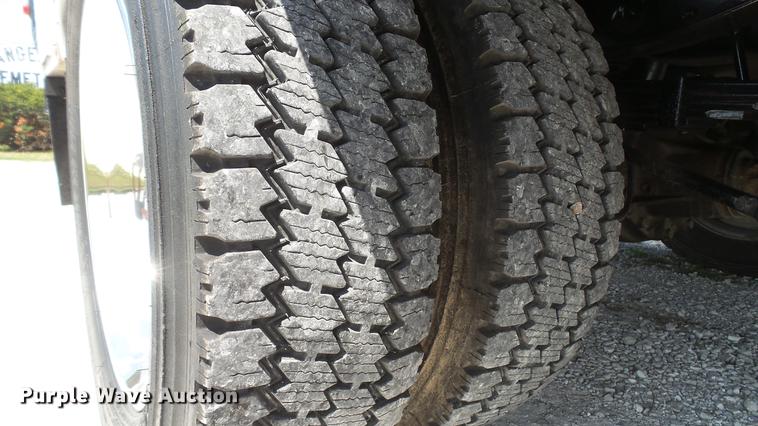 image for item DD7333 2008 Ford F550 Super Duty XL utility bed truck with crane