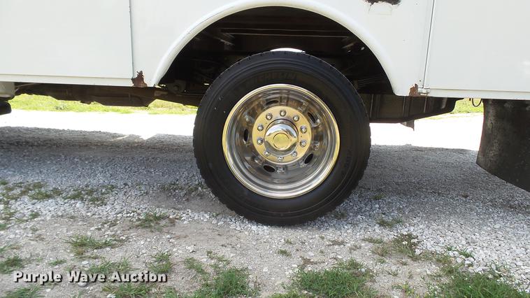 image for item DD7333 2008 Ford F550 Super Duty XL utility bed truck with crane