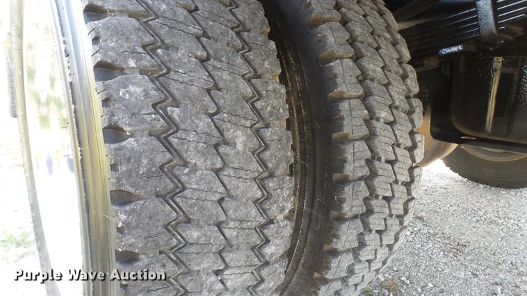 image for item DD7333 2008 Ford F550 Super Duty XL utility bed truck with crane