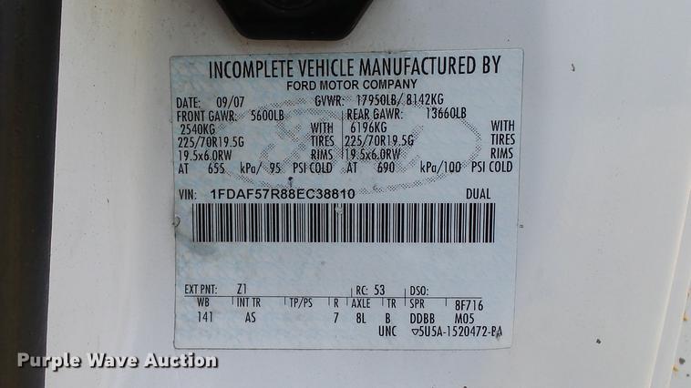 image for item DD7333 2008 Ford F550 Super Duty XL utility bed truck with crane