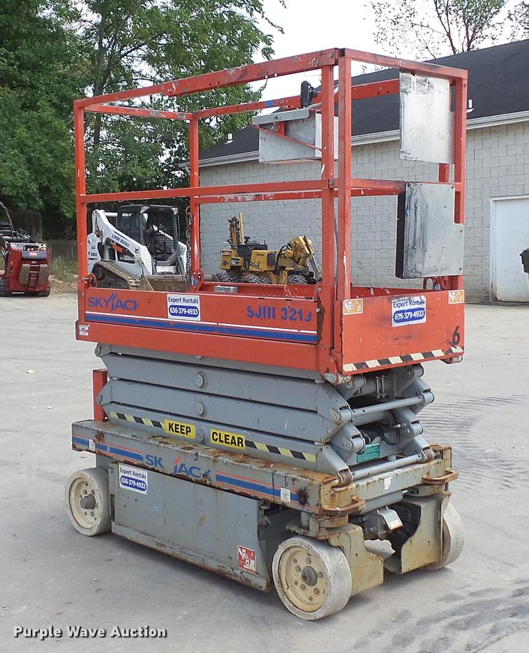 image for item DD7340 2008 Sky Jack SJIII 3219 scissor lift