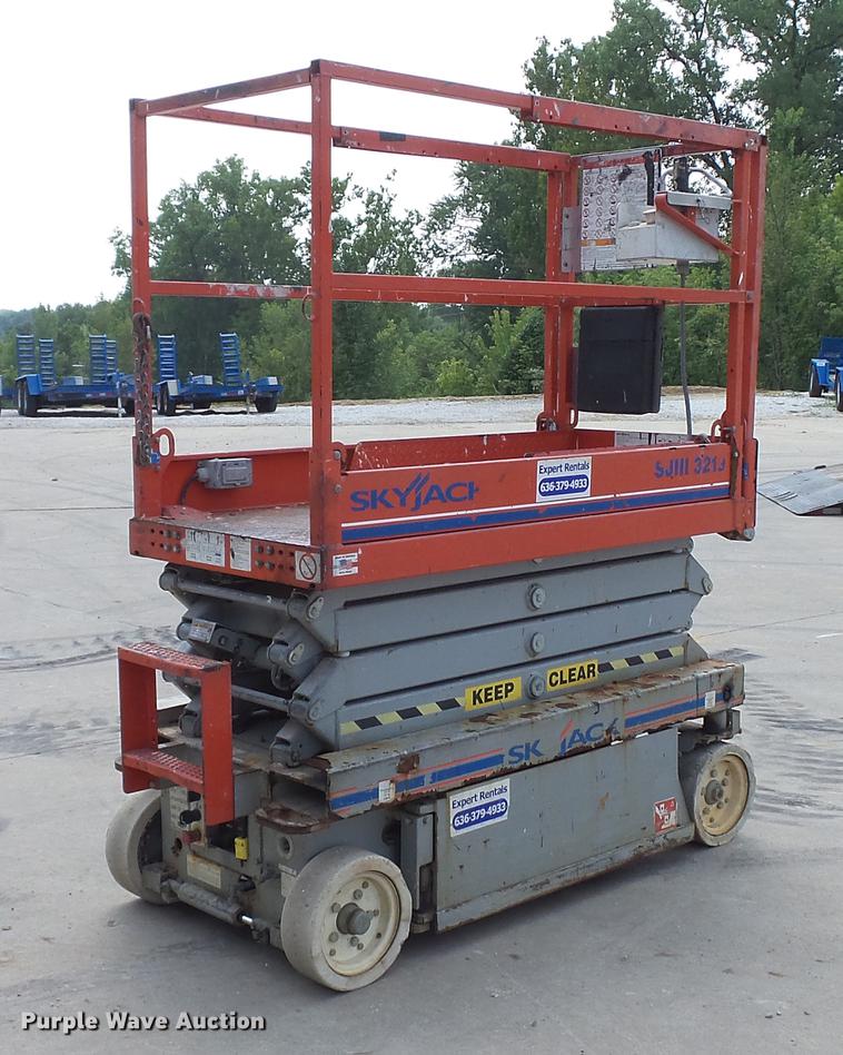 image for item DD7340 2008 Sky Jack SJIII 3219 scissor lift