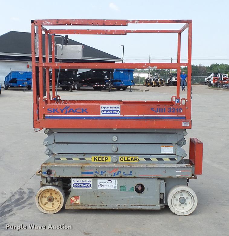 image for item DD7340 2008 Sky Jack SJIII 3219 scissor lift