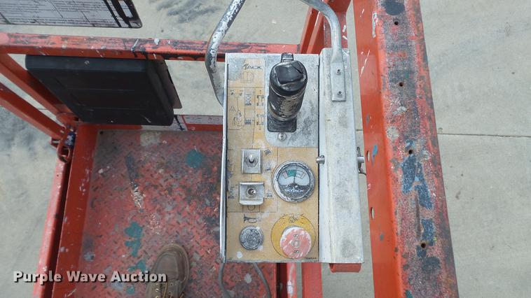 image for item DD7340 2008 Sky Jack SJIII 3219 scissor lift