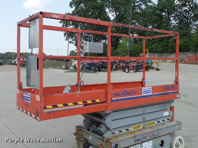 image for item DD7340 2008 Sky Jack SJIII 3219 scissor lift